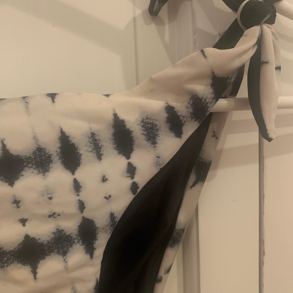 Bikini Set - Picture 7 of 8